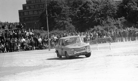 Franciszek Aromiński i Dominik Mydlarski – Renault 10.